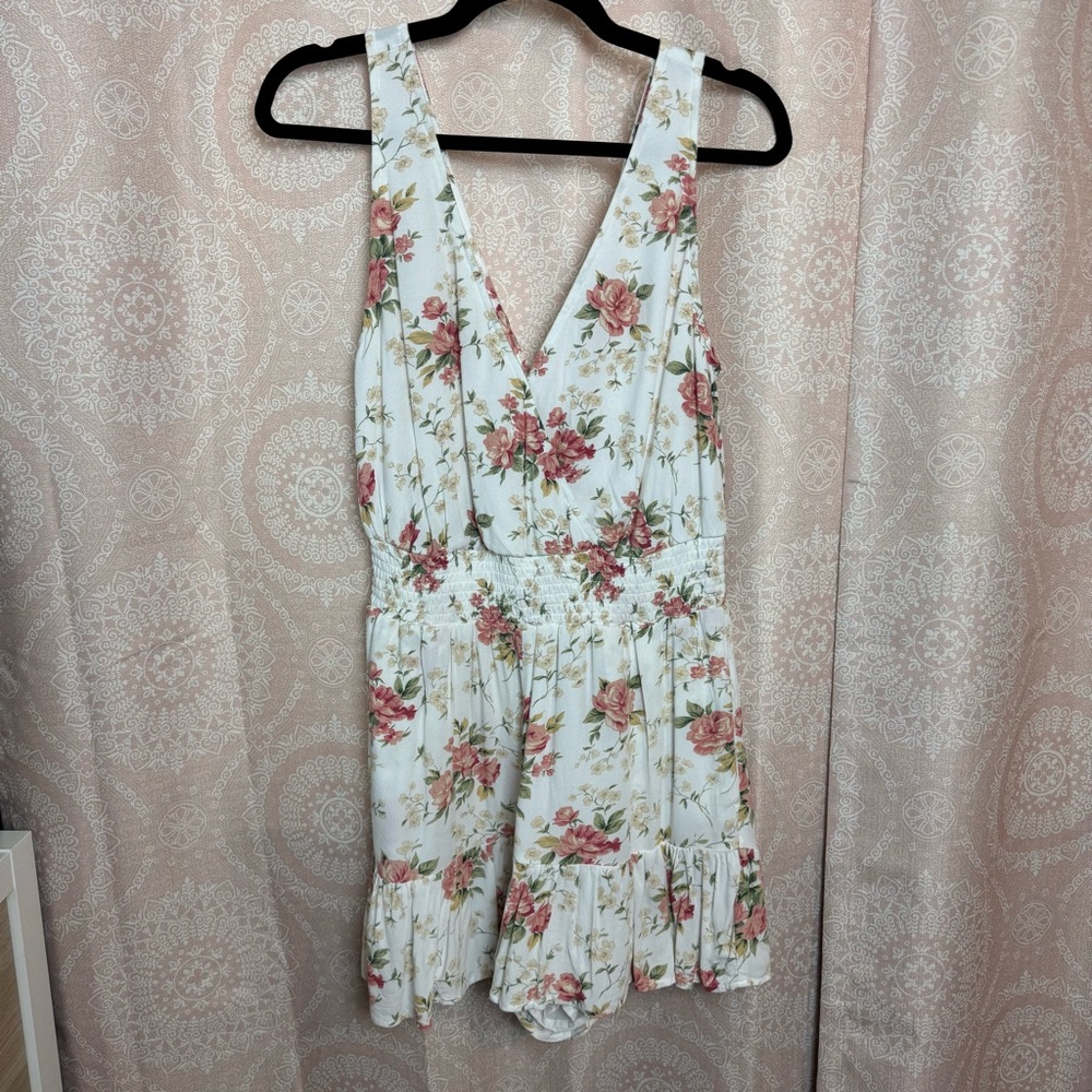 American Eagle Cream and Pink Floral Mini Romper Flowy Ruffle Hem Size Large